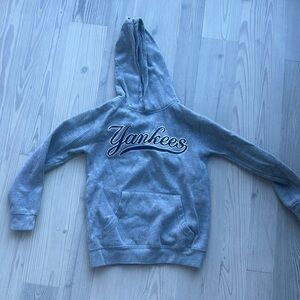Yankees Hoodie - logo embossed, kids size S (8)